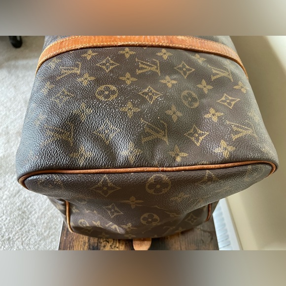 Louis Vuitton Duffle - Picture 9 of 12